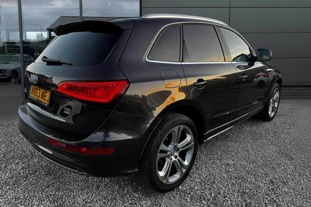 View AUDI Q5 2.0 TDI S line Plus