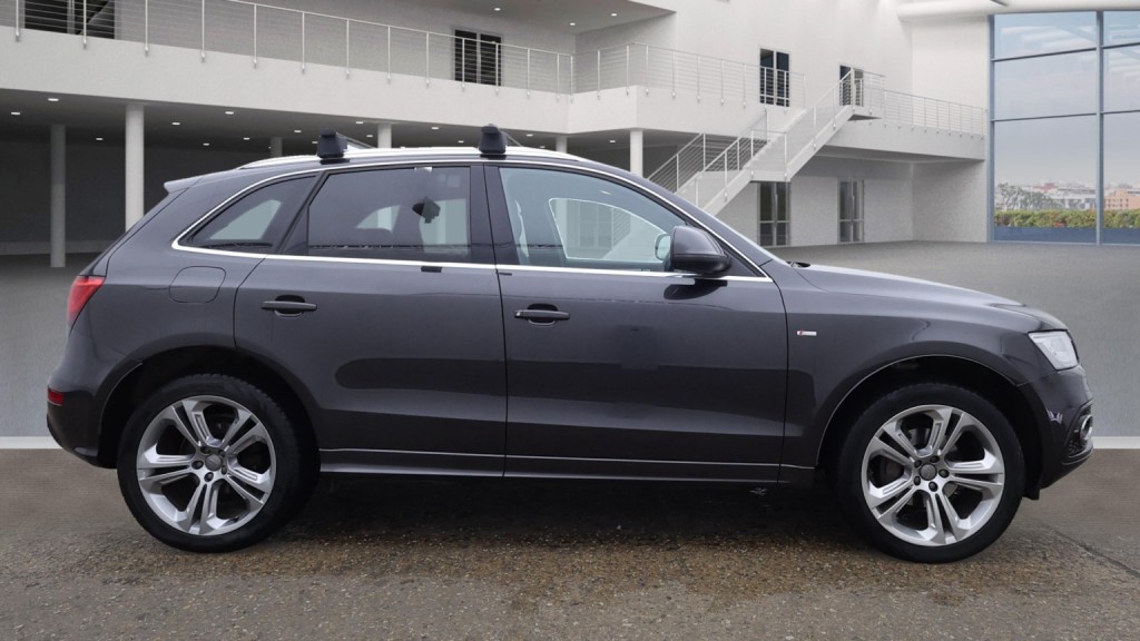 View AUDI Q5 2.0 TDI S line Plus
