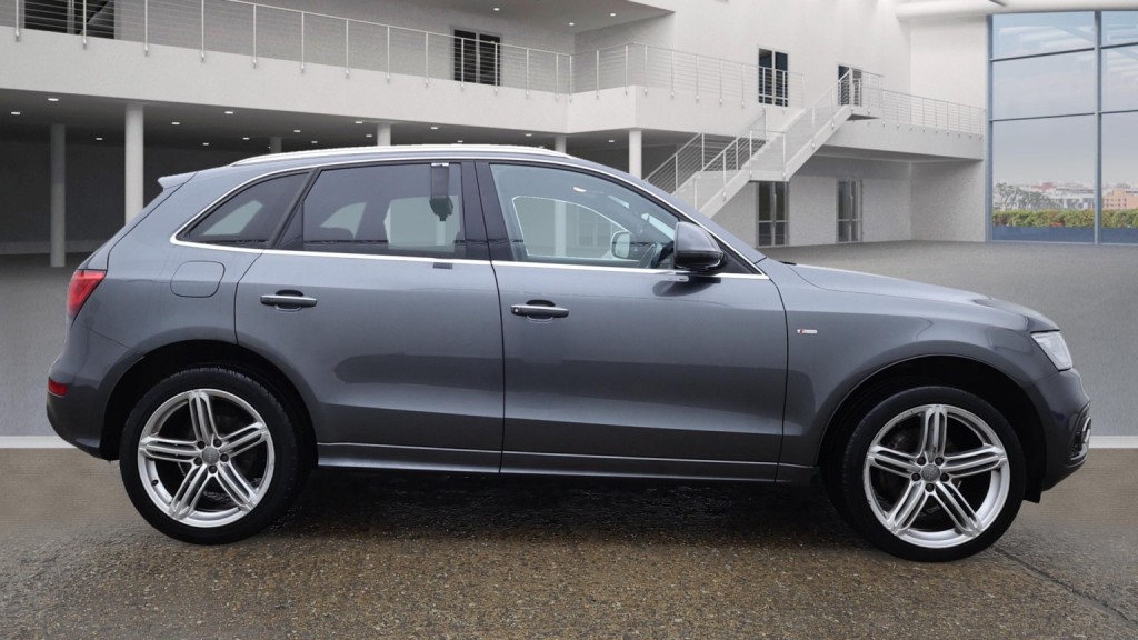 View AUDI Q5 2.0 TDI S line Plus