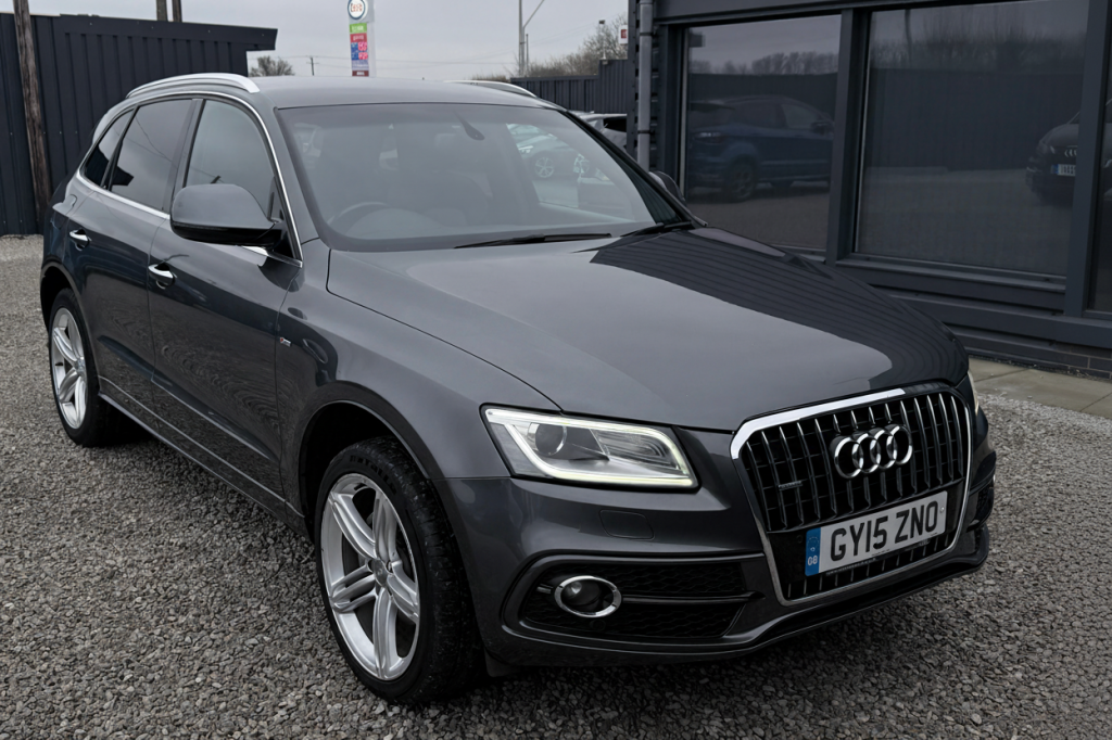 View AUDI Q5 2.0 TDI S line Plus