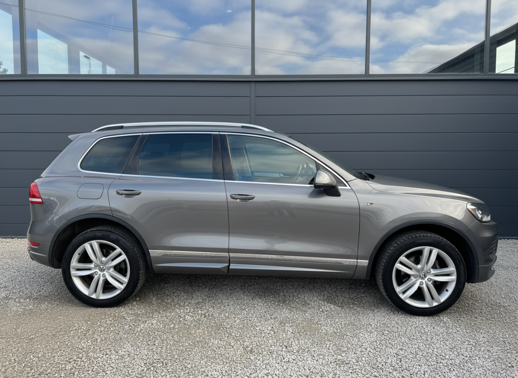 View VOLKSWAGEN TOUAREG 3.0 TDI V6 BlueMotion Tech R-Line