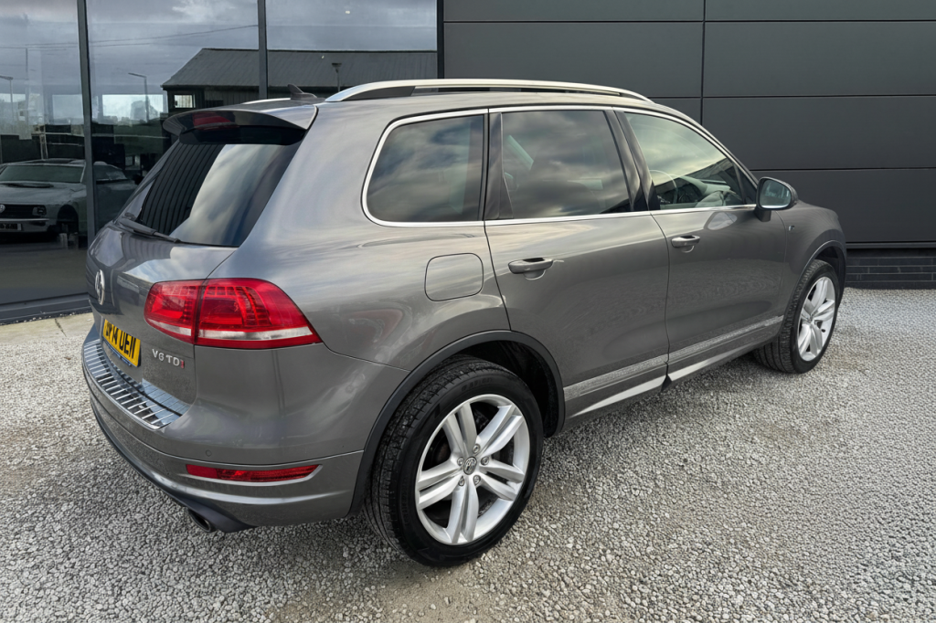 View VOLKSWAGEN TOUAREG 3.0 TDI V6 BlueMotion Tech R-Line