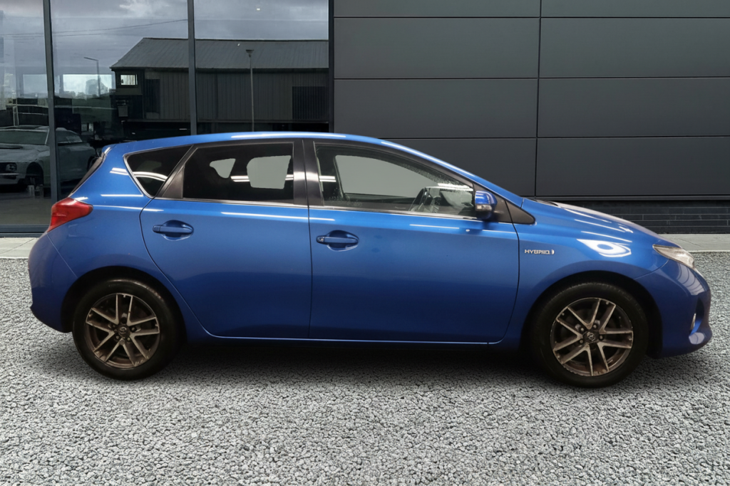 View TOYOTA AURIS 1.8 VVT-h Icon Plus