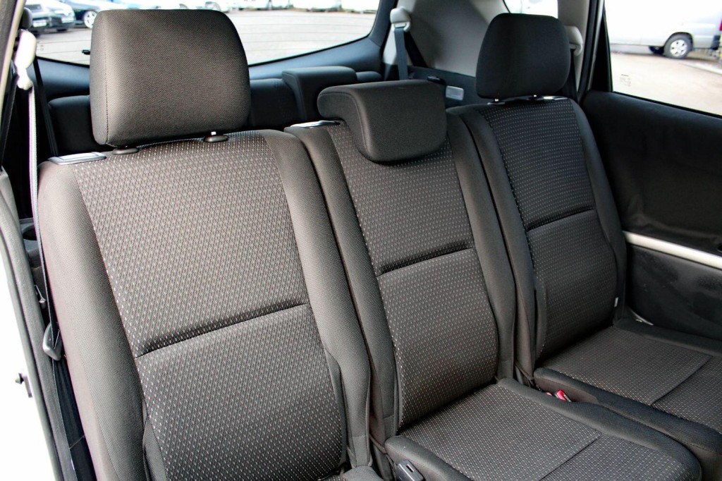 TOYOTA COROLLA VERSO