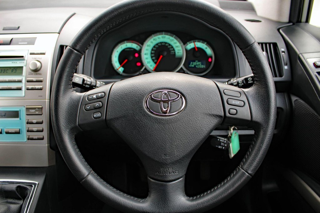 TOYOTA COROLLA VERSO