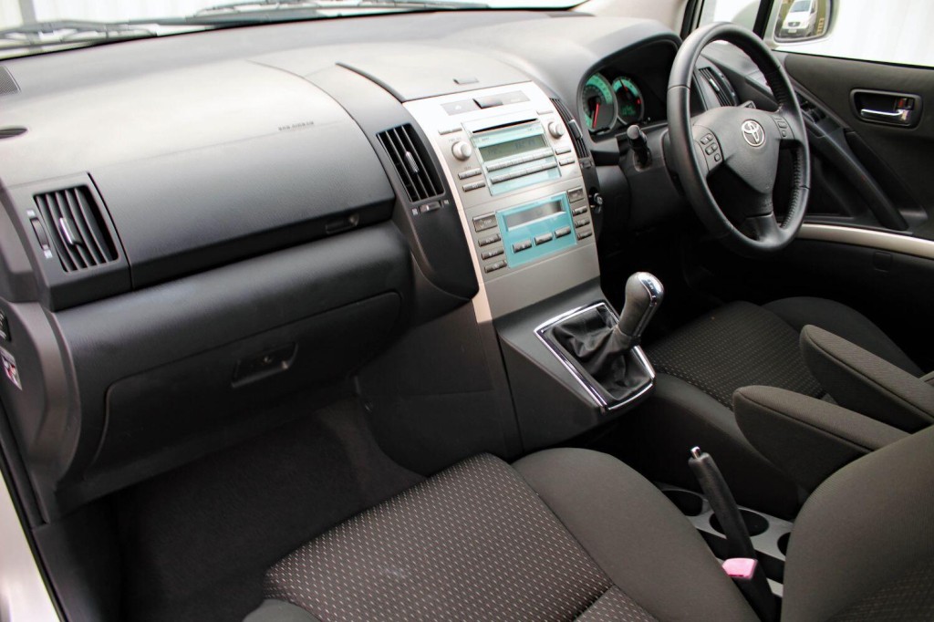 TOYOTA COROLLA VERSO