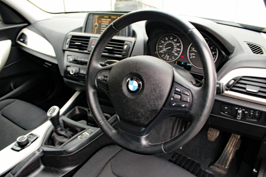 BMW 1 SERIES