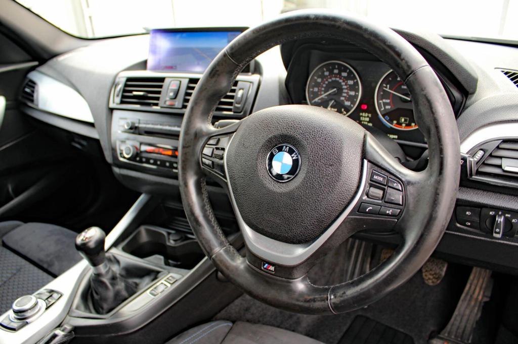 BMW 1 SERIES