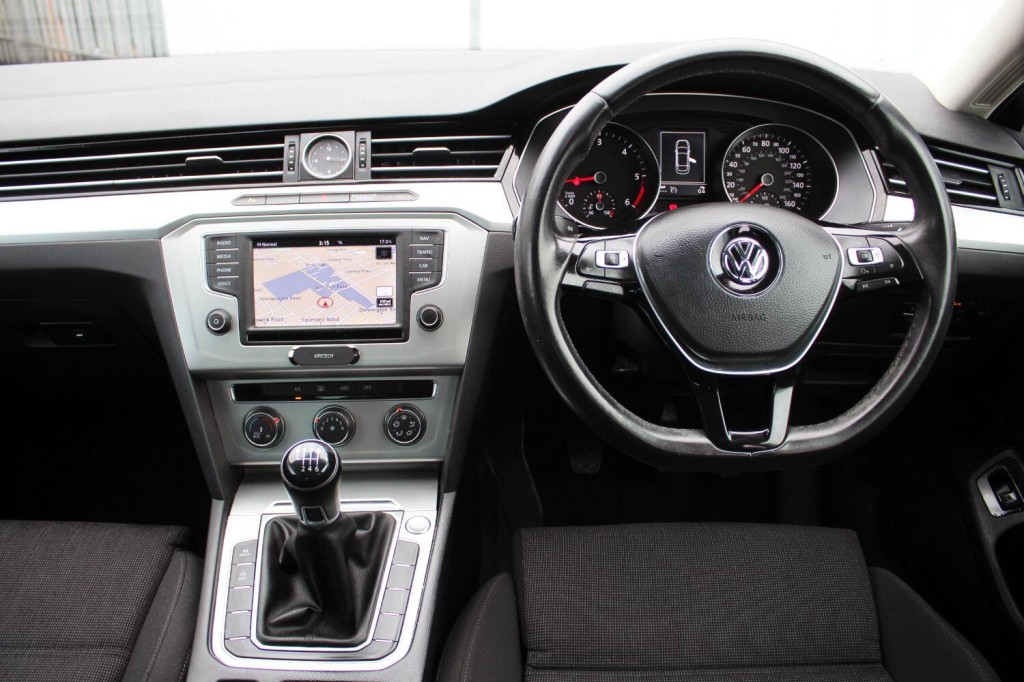 VOLKSWAGEN PASSAT