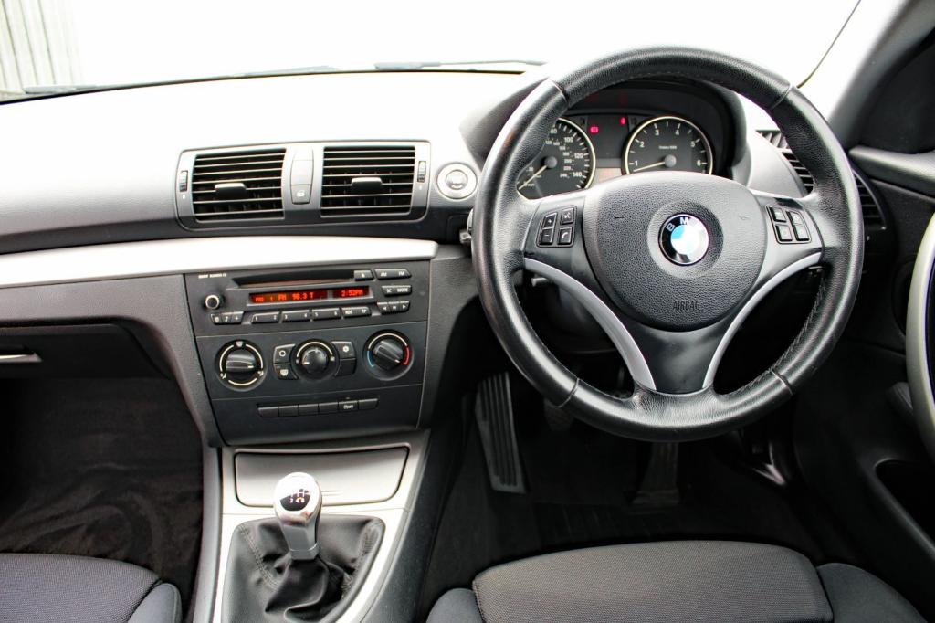 BMW 1 SERIES