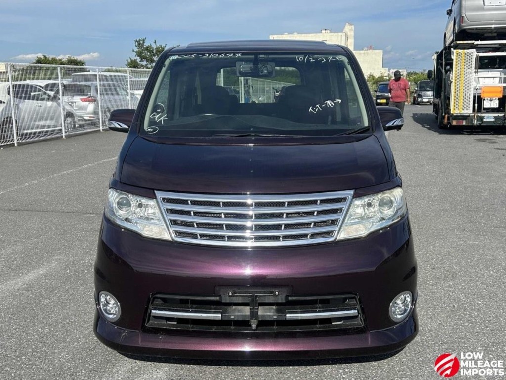 View NISSAN SERENA Highway Star V Selection