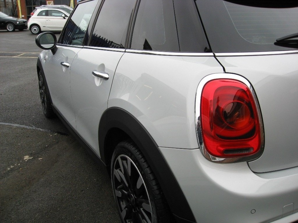 MINI HATCH