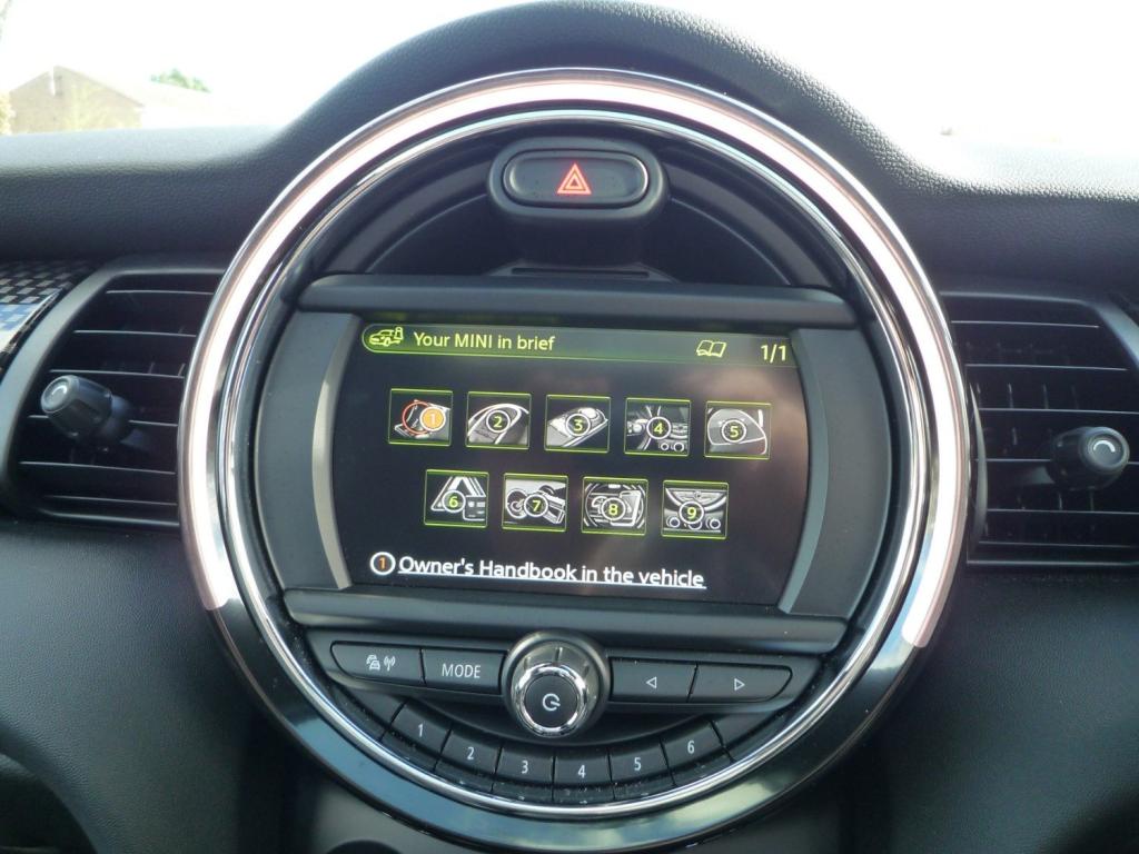 MINI HATCHBACK