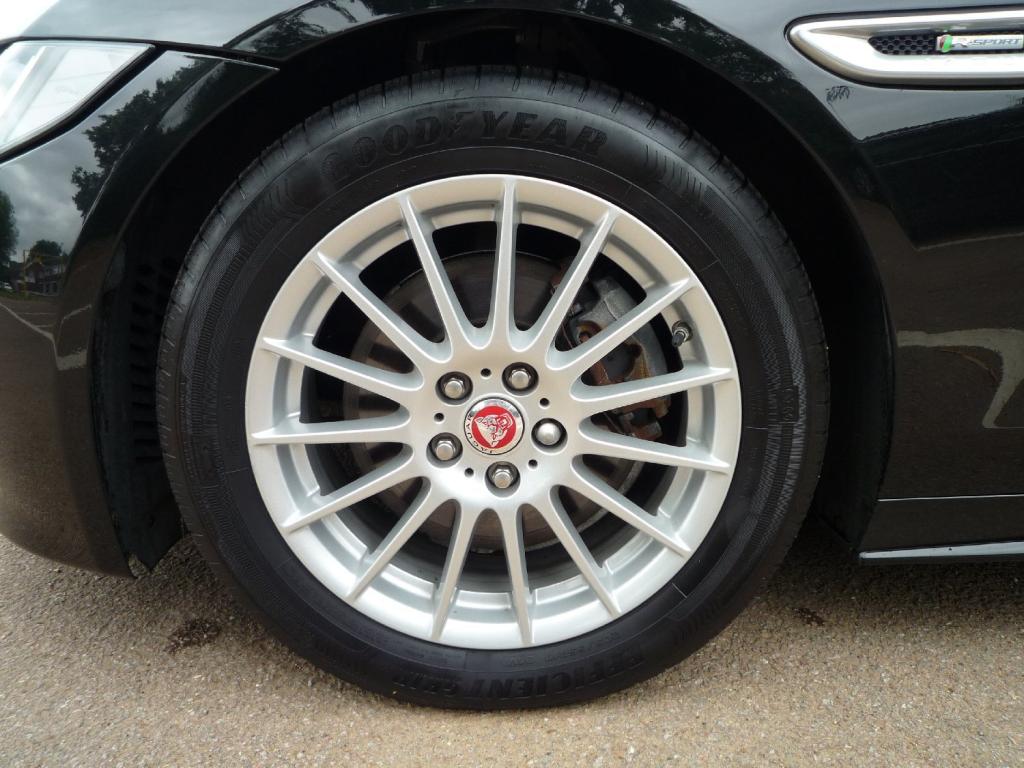 JAGUAR XE