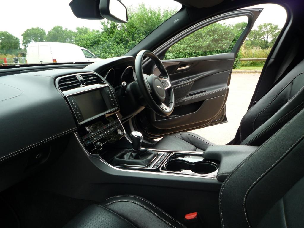 JAGUAR XE