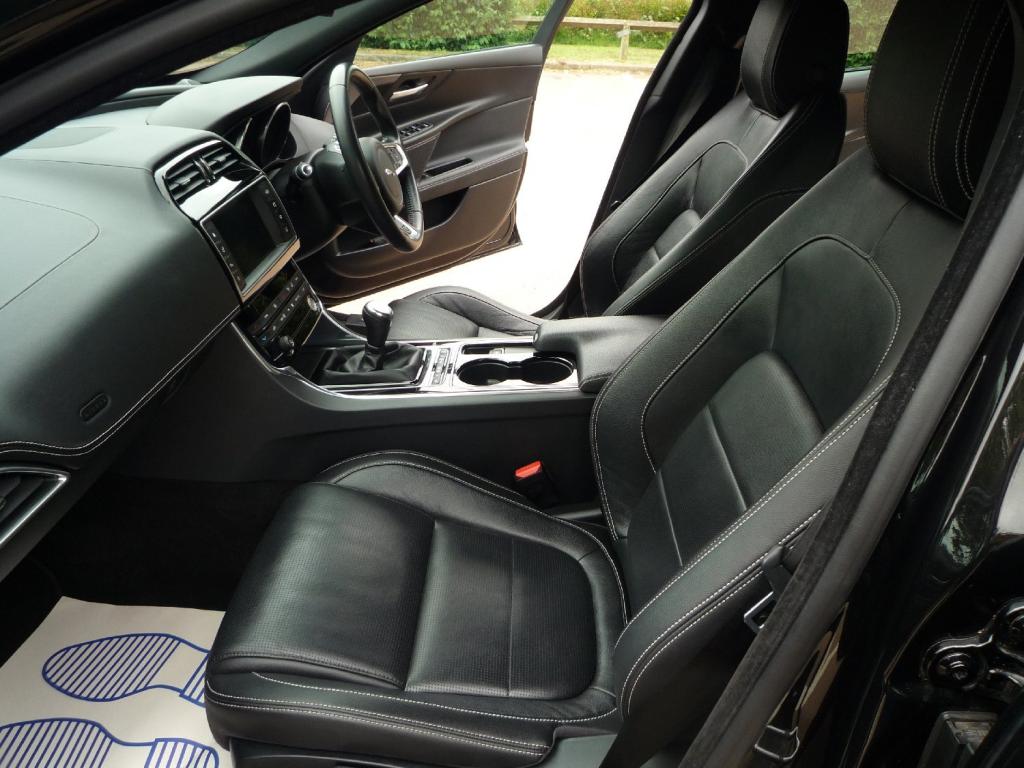 JAGUAR XE