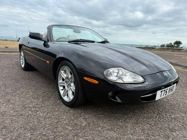 JAGUAR XK8 4.0 2dr (1999/T)