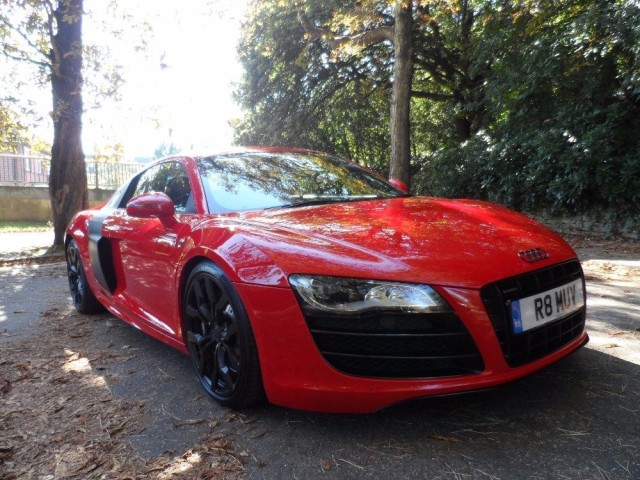 AUDI R8 V10 QUATTRO (2011)