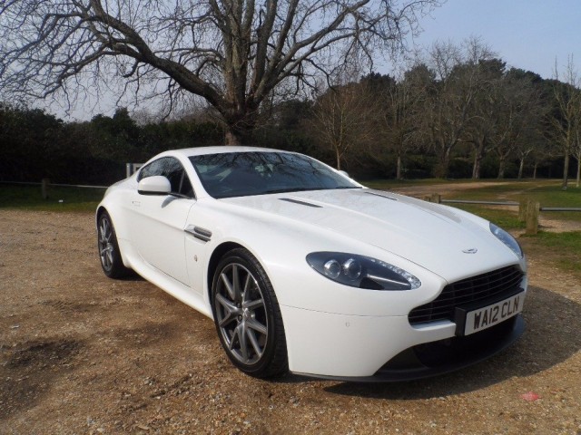 ASTON MARTIN VANTAGE V8 420 (2012)