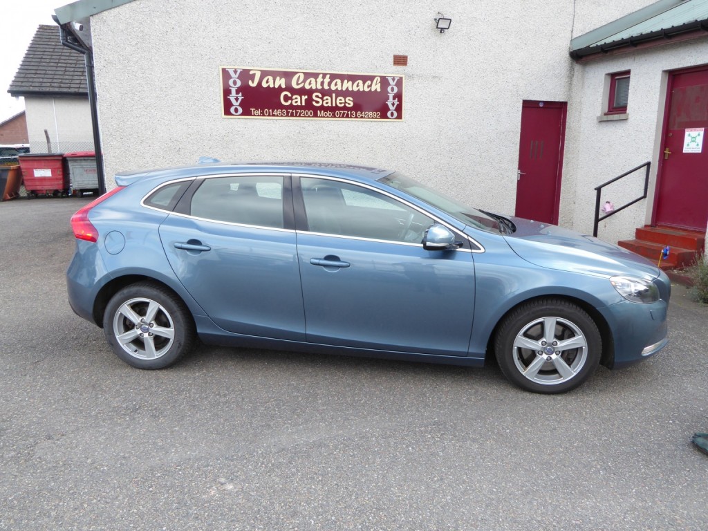 View VOLVO V40 2.0 D3 SE