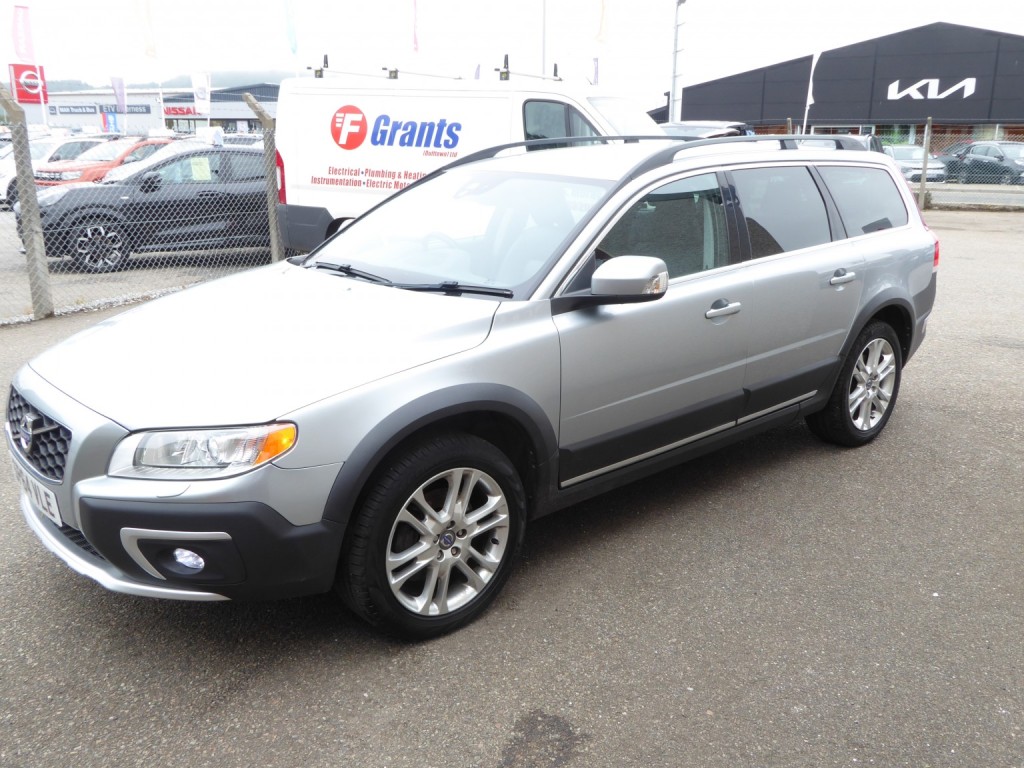 View VOLVO XC70 2.4 D4 SE Lux
