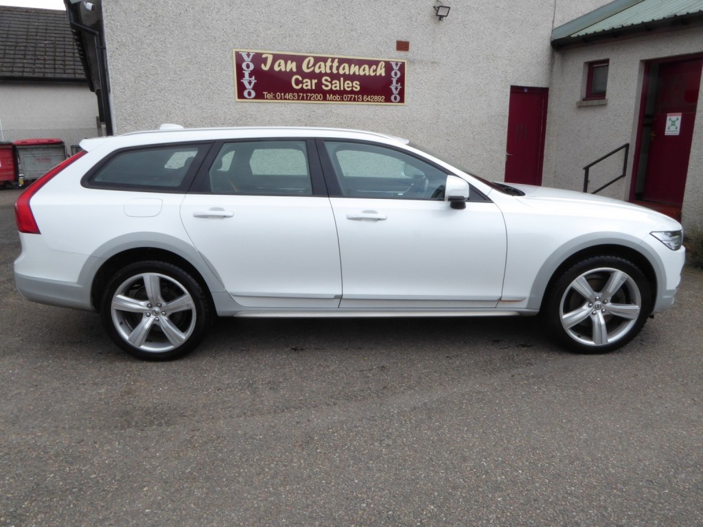 View VOLVO V90 CROSS COUNTRY 2.0 Cross Country Volvo Ocean Race D4 AWD