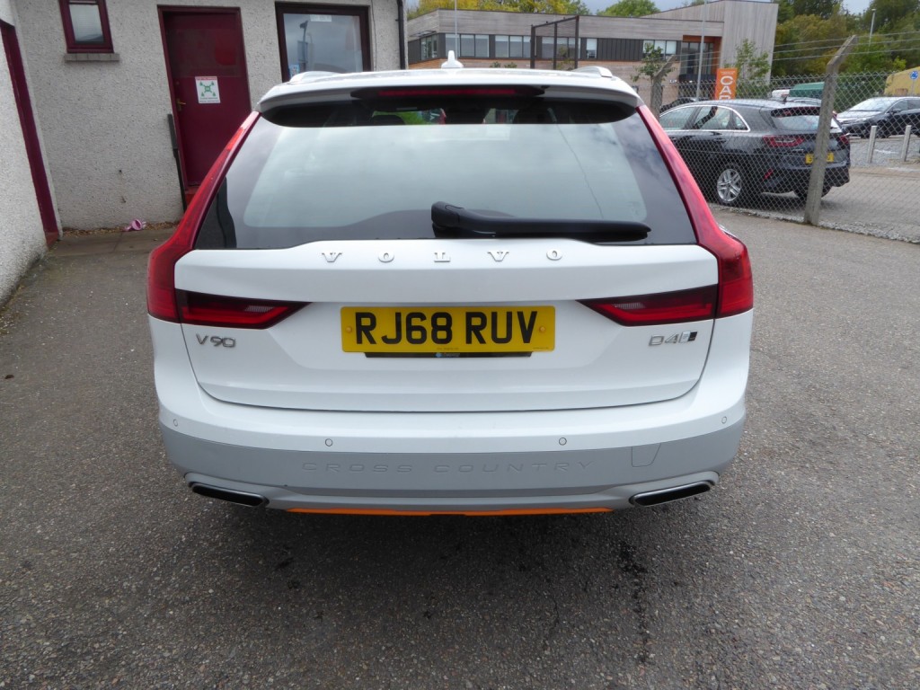 View VOLVO V90 CROSS COUNTRY 2.0 Cross Country Volvo Ocean Race D4 AWD