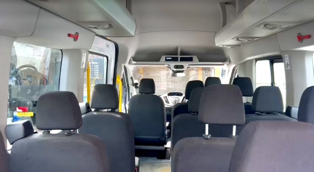 View FORD TRANSIT Minibus 2,2 ULEZ COMPLIANT  TDCi 460 HDT 2017