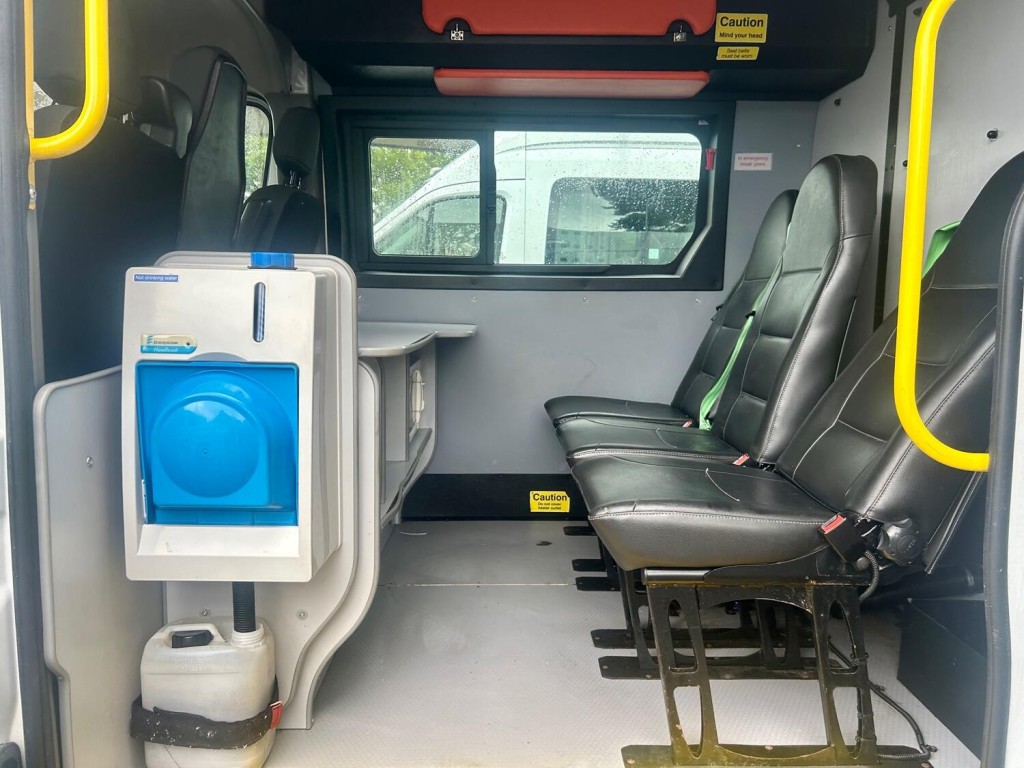 View VAUXHALL MOVANO 2.3 CDTi 3500 WELFARE MESS VAN CREW