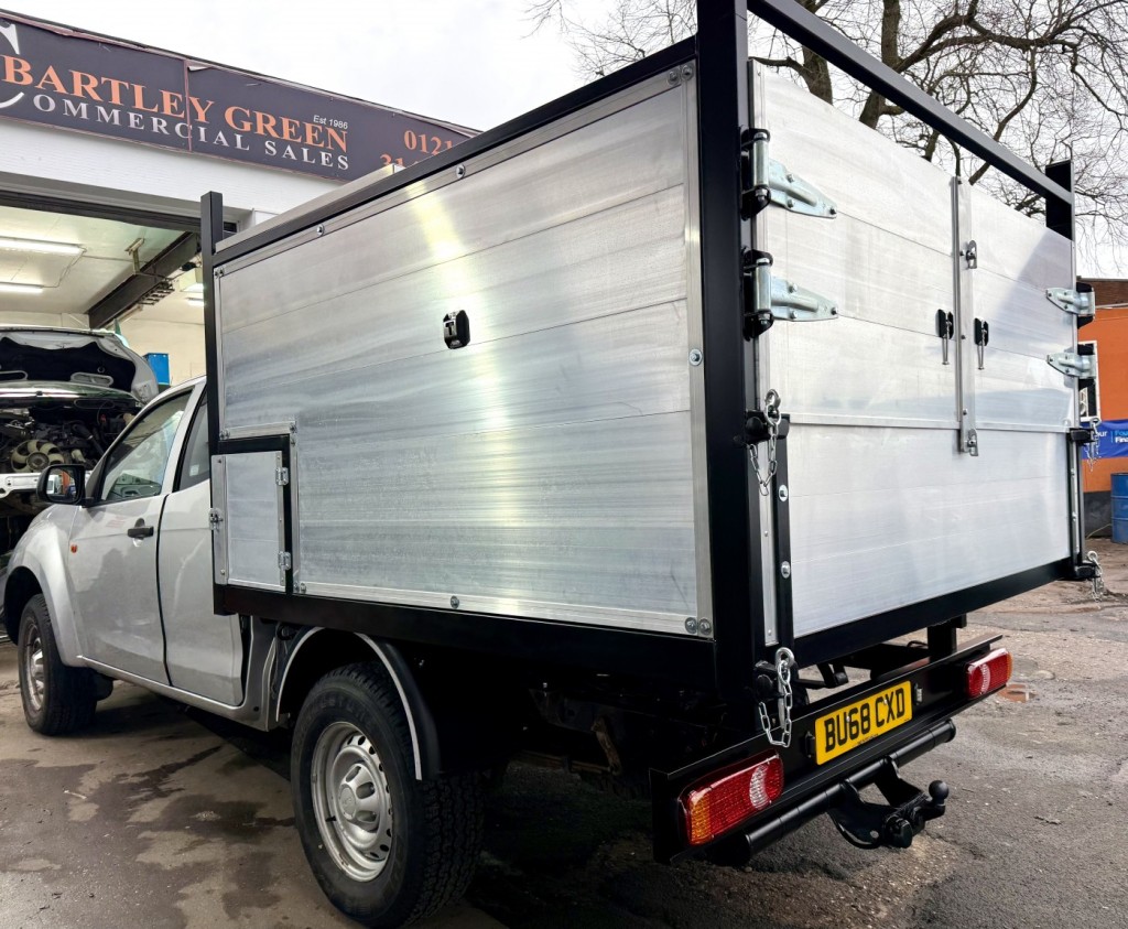 View ISUZU D-MAX 1.9 TD TIPPER ABORIST