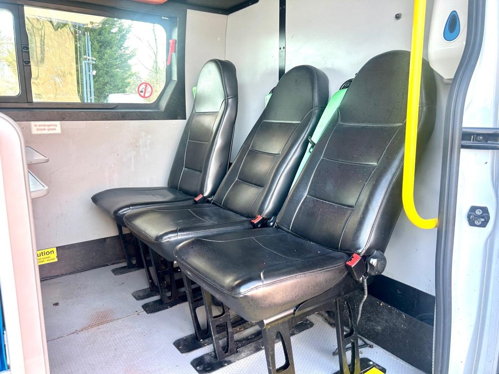 View VAUXHALL MOVANO 2.3 CDTi 3500 WELFARE UTILITY MESS VAN 