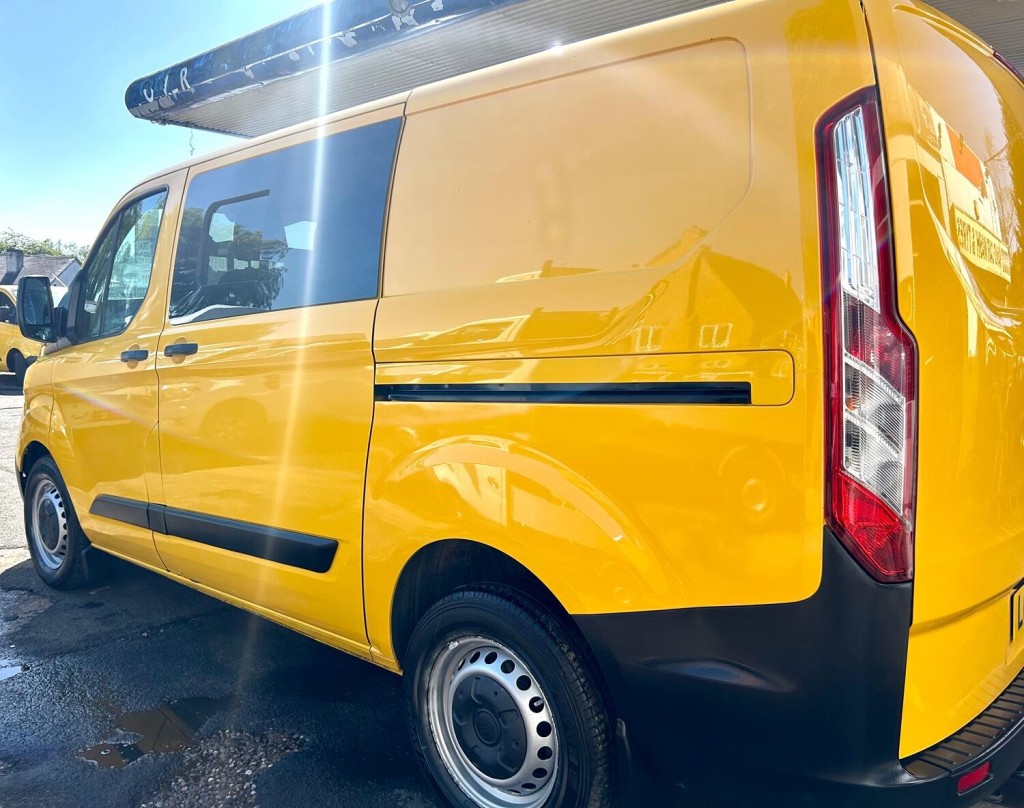 View FORD TRANSIT CUSTOM Combi Crew 2.0 340 EcoBlue Leader