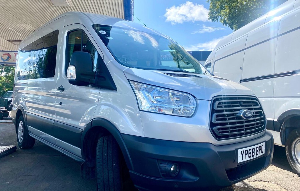 FORD TRANSIT Minibus 2.2 TDCi 350 HDT Trend 12 SEATS Air Con Front and Rear 