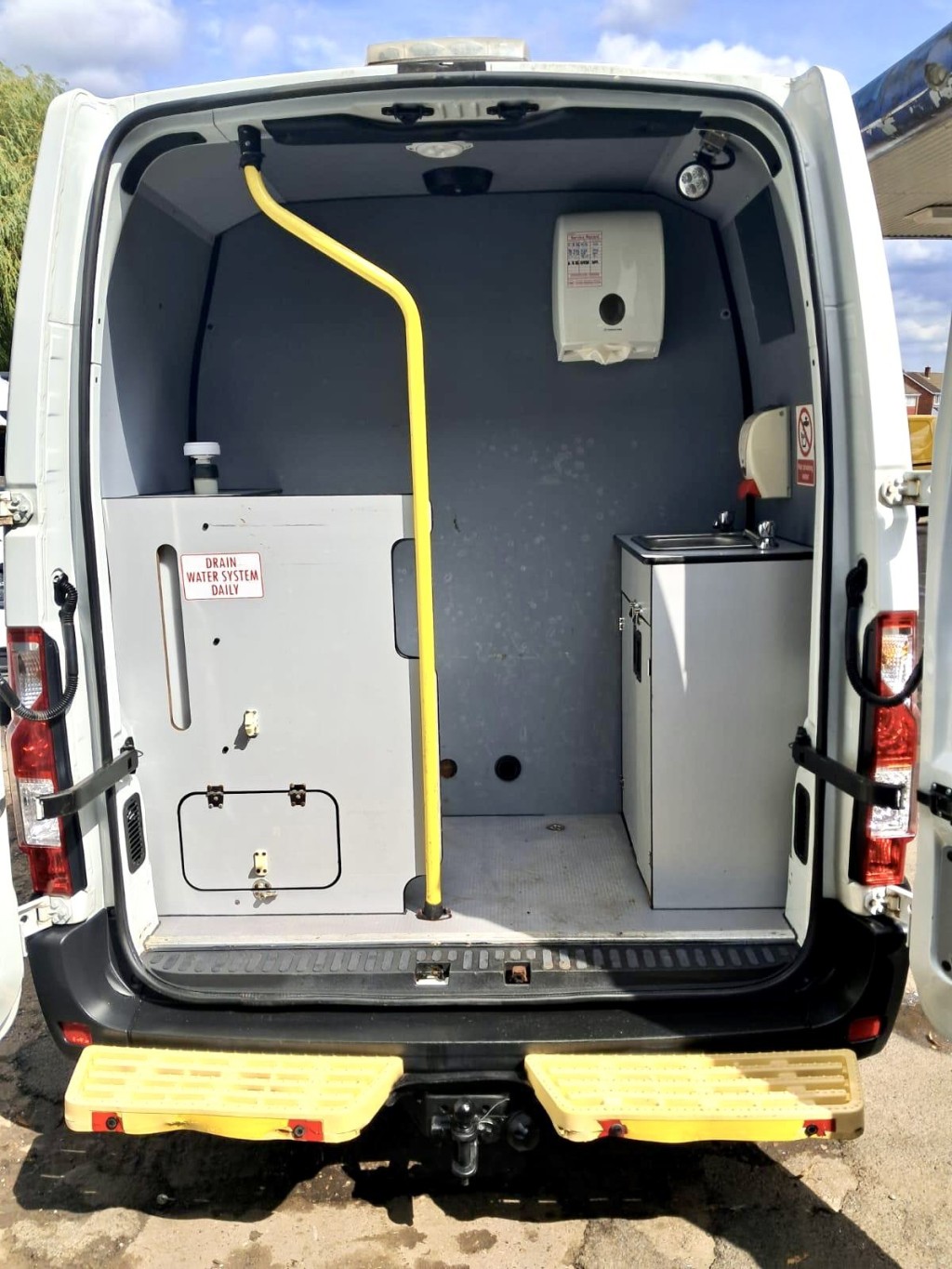 View RENAULT MASTER Welfare Vehicle 2.3 FWD LM35 dCi 130 Business Euro 6