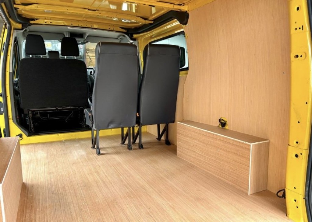 View FORD TRANSIT CUSTOM Combi Crew 2.0 Transit Custom Leader  340 L1 2.0L EcoBlue 130PS FWD 6 Speed Manual