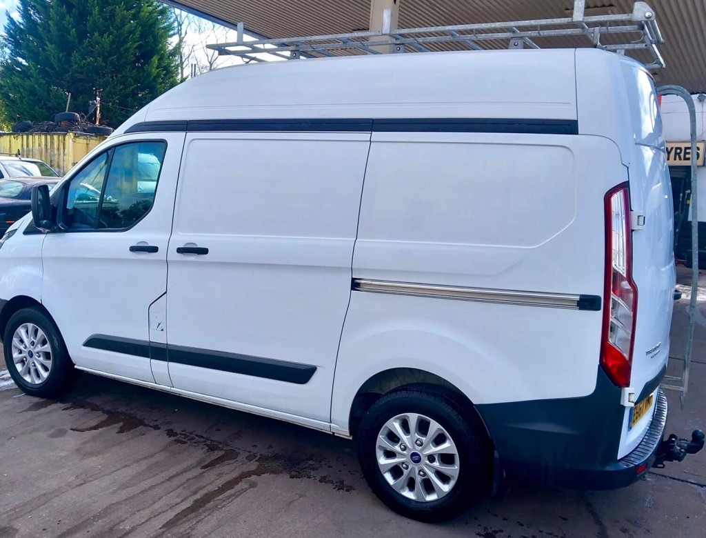 View FORD TRANSIT CUSTOM SWB 2.0 TDCi 290 LOW MILES