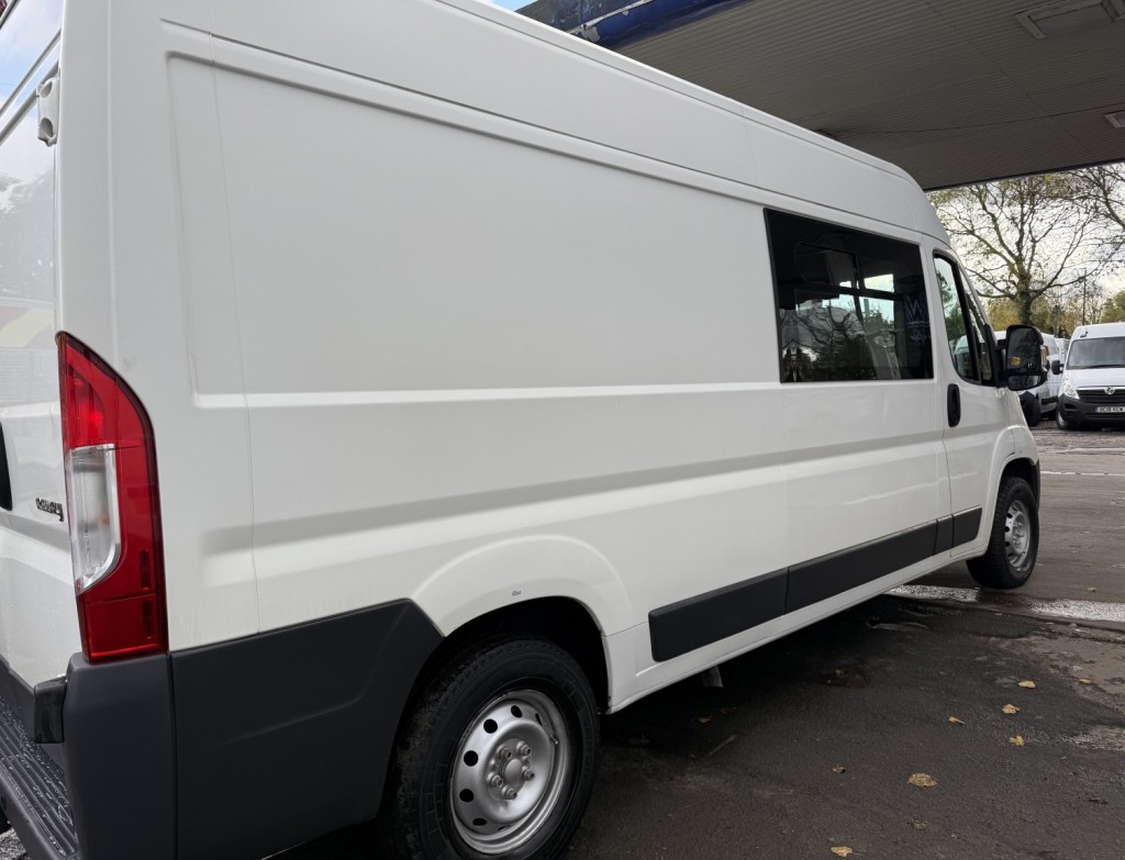 View CITROEN RELAY CREW  COMBI 2.2 BlueHDi 35 Enterprise