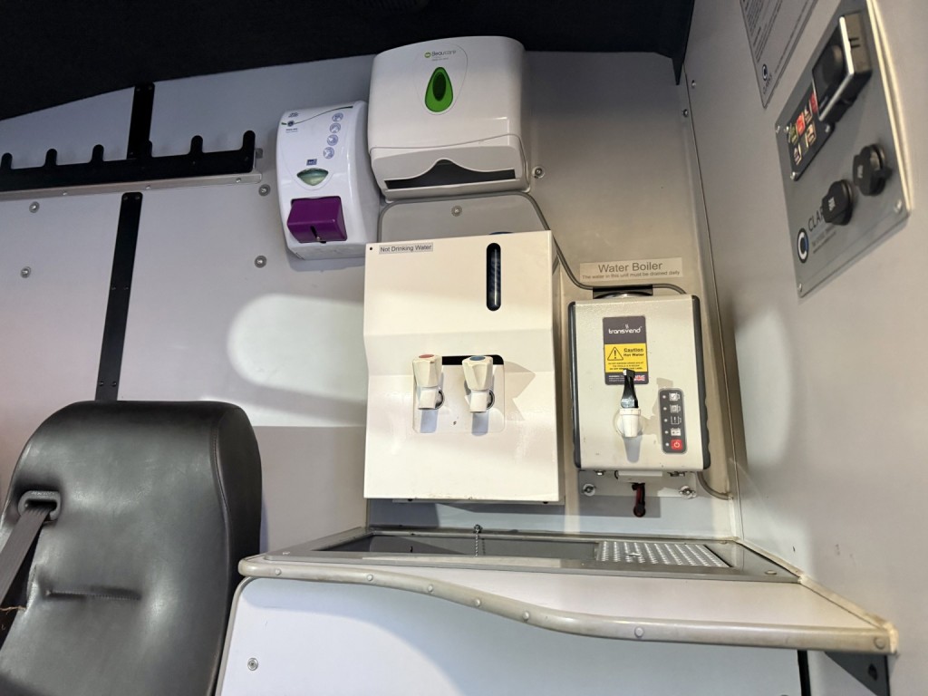 View FORD TRANSIT WELFARE CREW VAN 2.0 350 EcoBlue