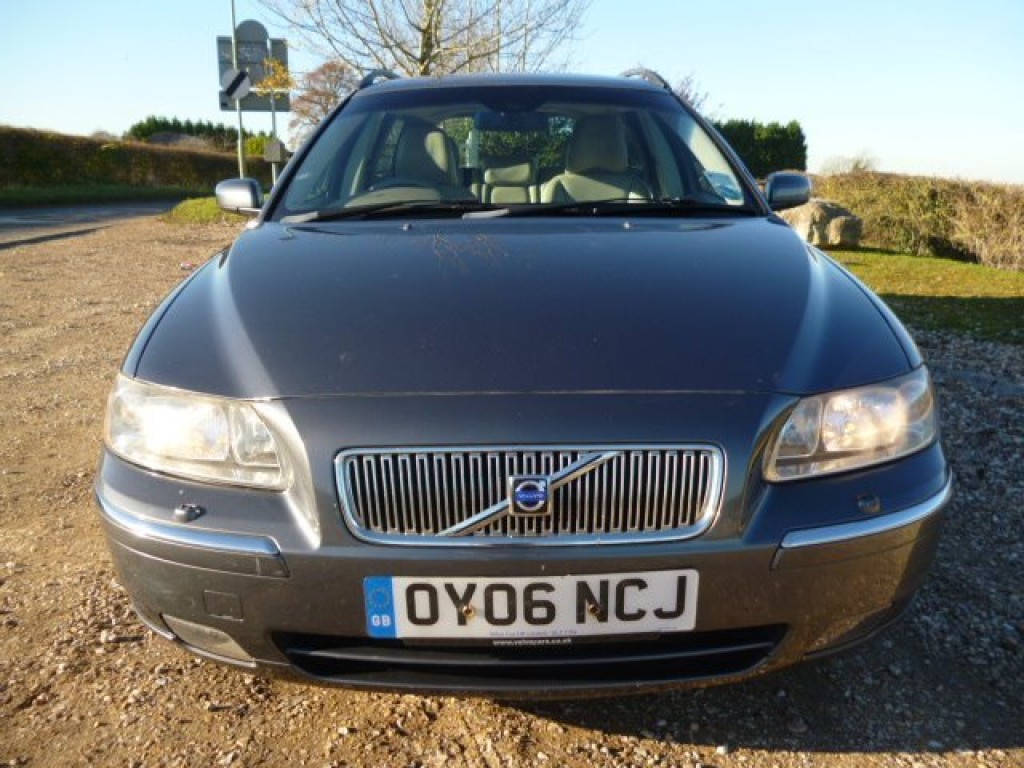 View VOLVO V70 SE D5