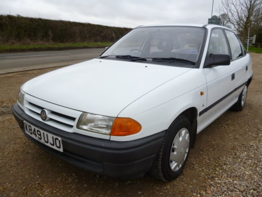 VAUXHALL ASTRA