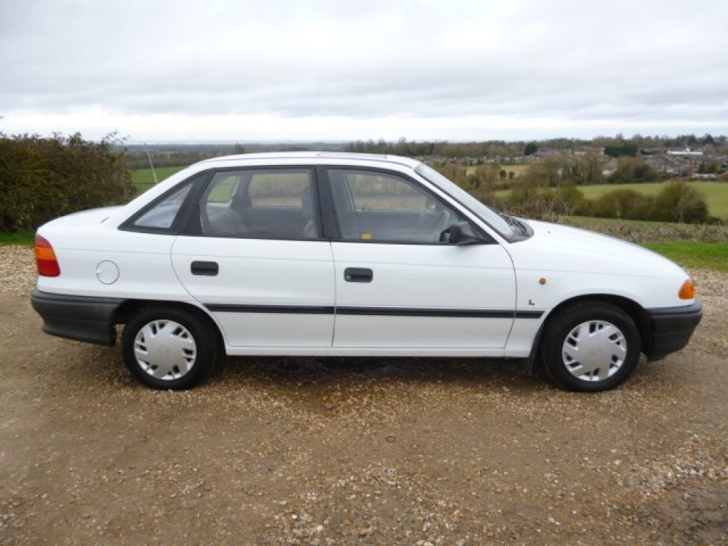 VAUXHALL ASTRA