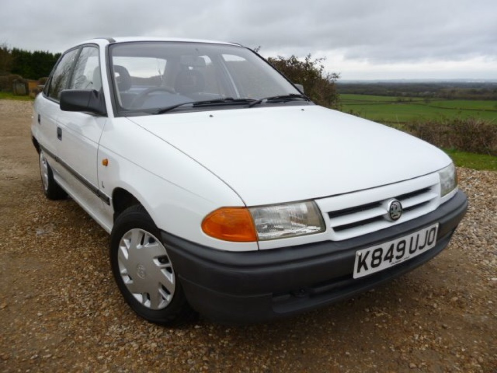 VAUXHALL ASTRA