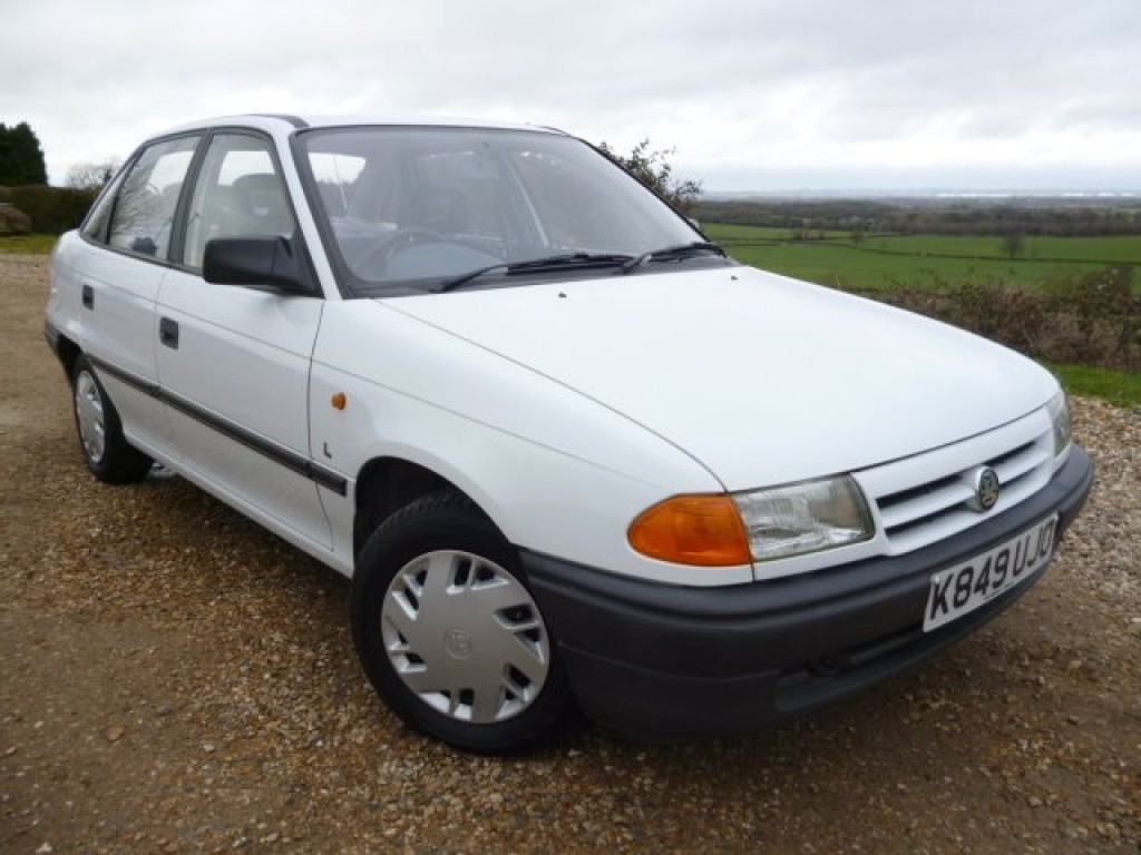 VAUXHALL ASTRA