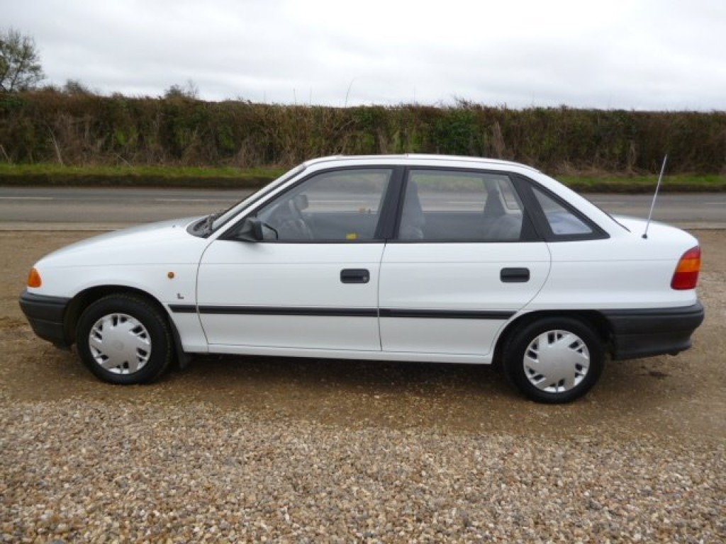 VAUXHALL ASTRA