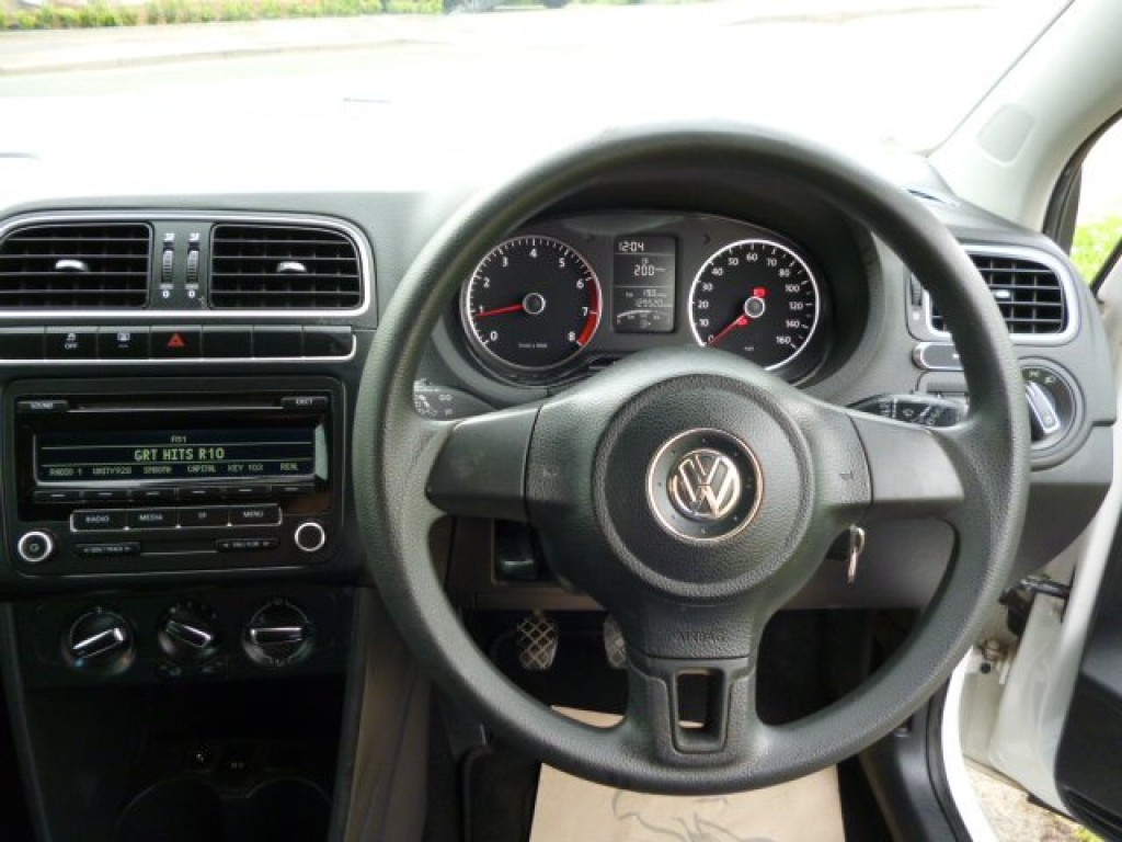VOLKSWAGEN POLO