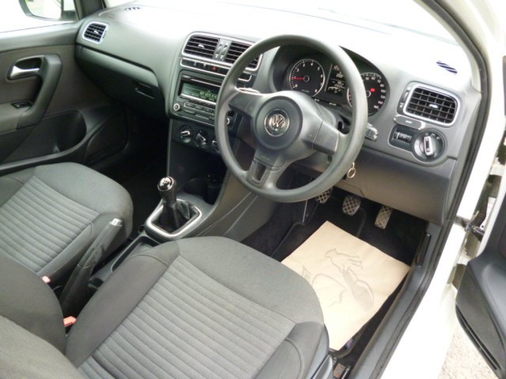 VOLKSWAGEN POLO