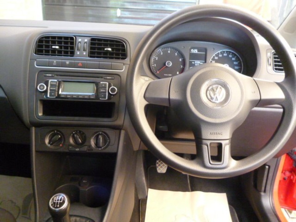 VOLKSWAGEN POLO