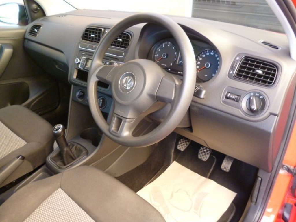 VOLKSWAGEN POLO