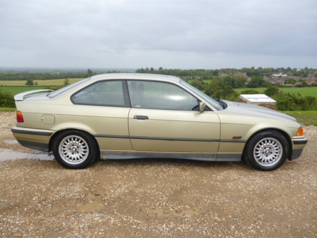 View BMW 3 SERIES 325i COUPE AUTO