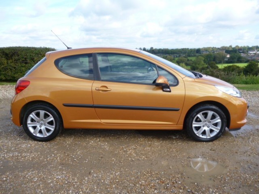 PEUGEOT 207